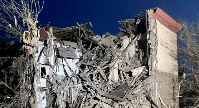 Рашисти атакували Запоріжжя, вцілили в багатоповерхівки, люди під завалами (ФОТО)