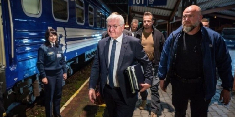 Президент Німеччини Штайнмаєр прибув у Київ (ФОТО)