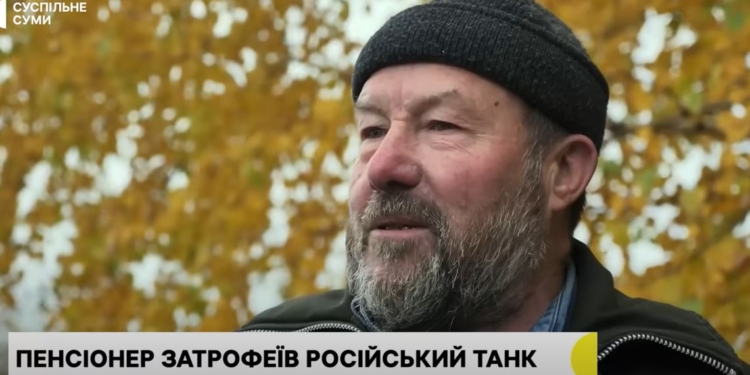 Військові нагородили сумського пенсіонера – на початку війни він пригнав їм російський танк (ВІДЕО)