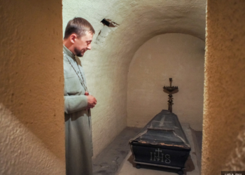 Окупанти таки дістали і вивезли прах Потьомкіна. А там точно кістки князя? Детективна історія з Херсона (ФОТО)