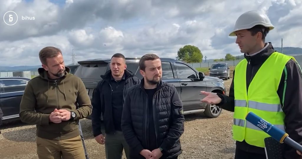 Заступник Єрмака Тимошенко їздить на Chevrolet, який передала General Motors для гуманітарних цілей, - Bihus.Info (ВІДЕО) 1