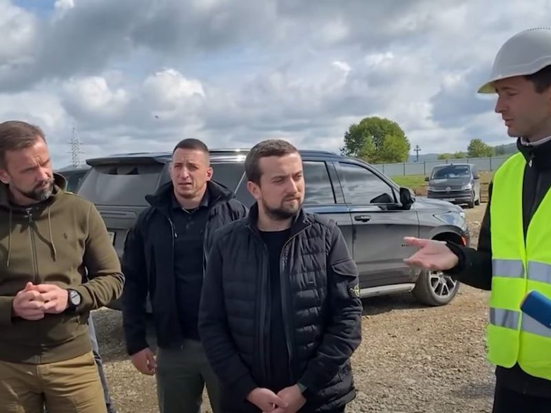 Заступник Єрмака Тимошенко їздить на Chevrolet, який передала General Motors для гуманітарних цілей, – Bihus.Info (ВІДЕО)