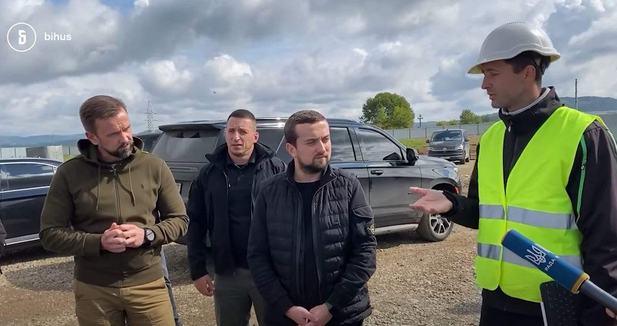 Заступник Єрмака Тимошенко їздить на Chevrolet, який передала General Motors для гуманітарних цілей, – Bihus.Info (ВІДЕО)