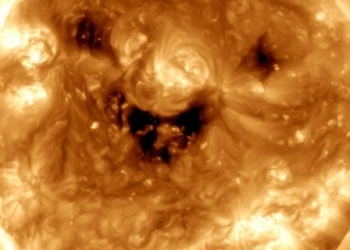 На Сонці зафіксували “посмішку” – на Землю несеться сонячна плазма (ФОТО, ВІДЕО)