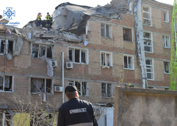 Кількість загиблих в зруйнованій російською ракетою багатоповерхівці в Миколаєві збільшилась до 3-х (ФОТО)