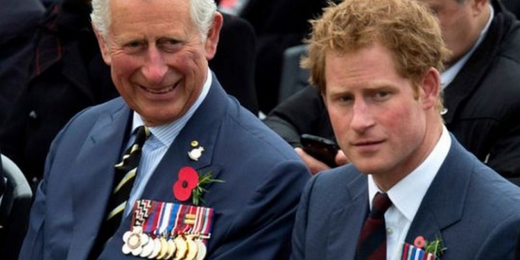 Король Чарльз III «абсолютно спустошений тим, що сталося з принцом Гаррі» через Меган Маркл, – біограф родини