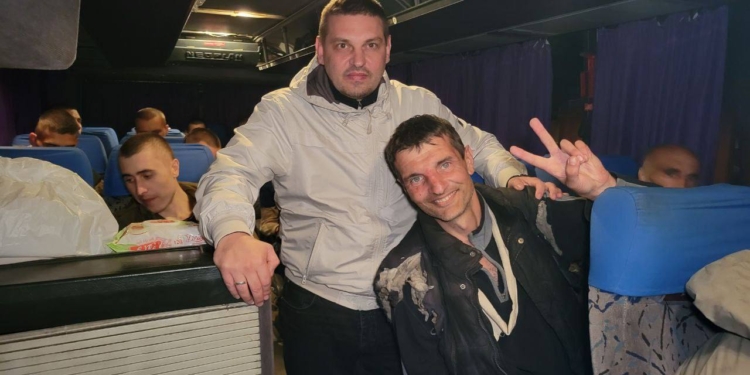 “Після місяця голодування ти забуваєш про сім’ю, про країну, про все. Єдине, про що ти думаєш, – це про їжу”, – звільнений морпіх Діанов про концтабір в Оленівці