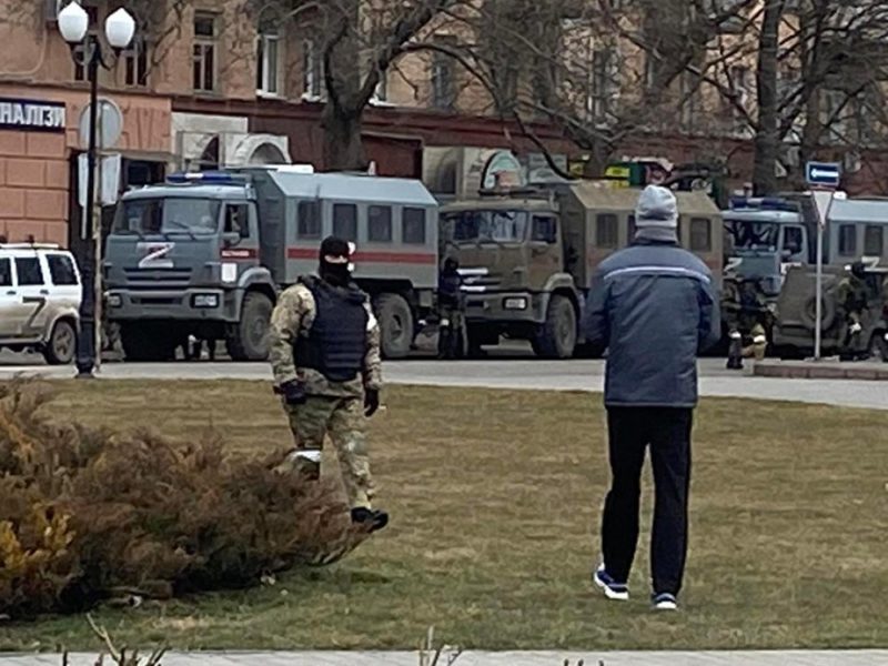 Спочатку окупанти намагалися захопити підприємства, а зараз вивозять дороге обладнання в Крим і Ростов. Що звідбувається в Херсоні