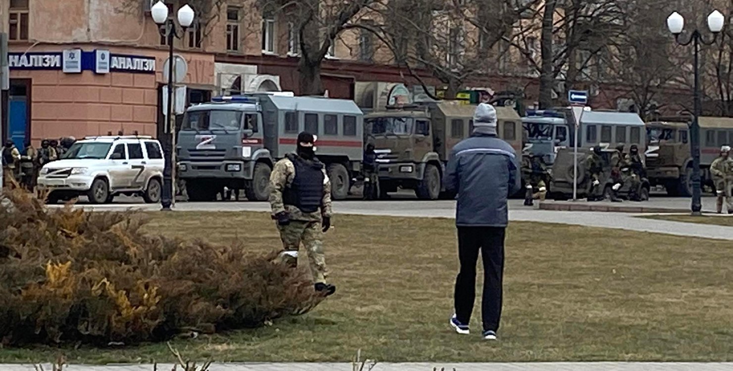 Спочатку окупанти намагалися захопити підприємства, а зараз вивозять дороге обладнання в Крим і Ростов. Що звідбувається в Херсоні