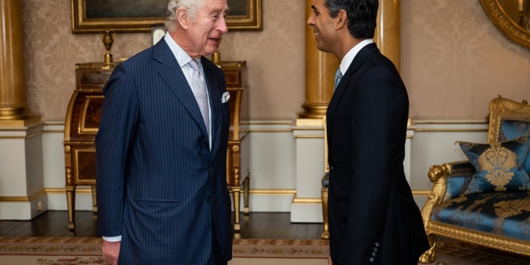 Офіційно. Ріші Сунак став прем’єр-міністром Британії (ФОТО)