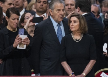 На будинок спікера Палати представників Конгресу США Ненсі Пелосі скоєно напад, постраждав її чоловік