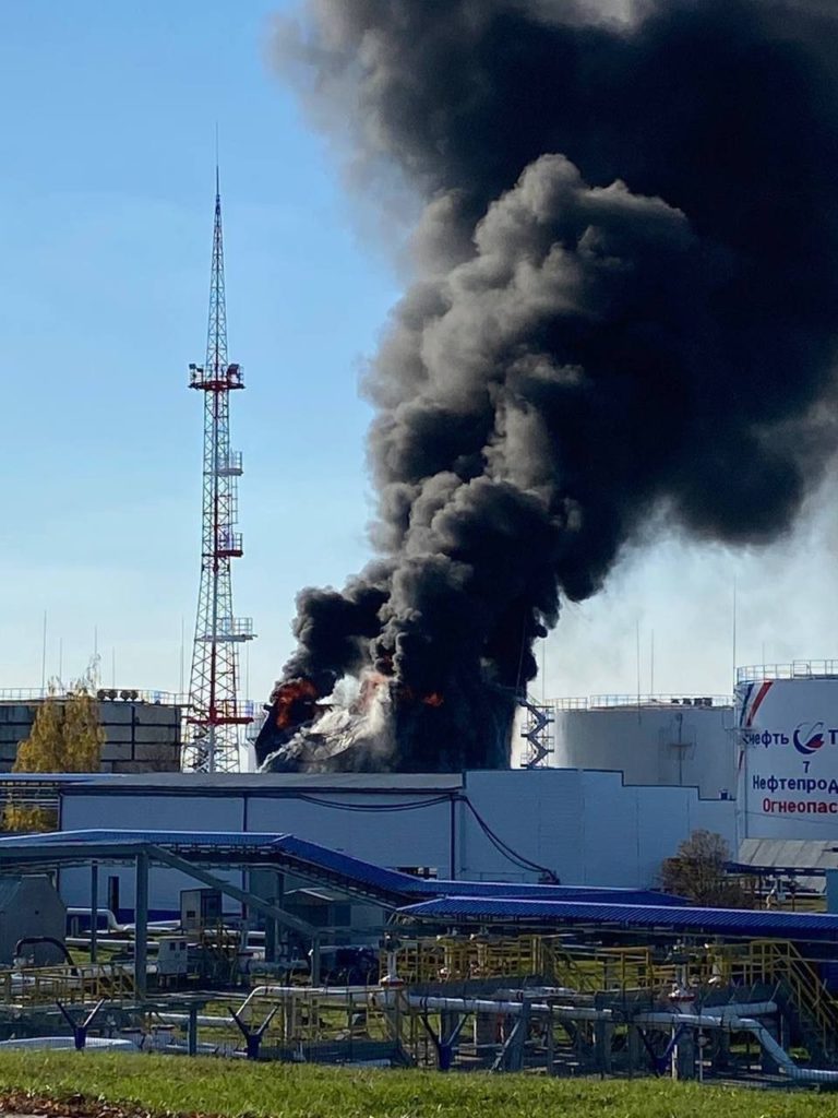 У Бєлгороді горить нафтобаза (ФОТО, ВИДЕО) 1