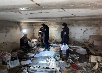 В Ізюмі в підвалі ліцею знайшли документи рашистів – списки особового складу, накази, карти, всього 13 мішків (ФОТО)