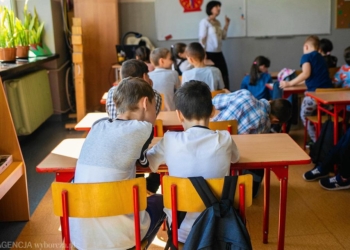Українських дітей у Польщі з листопада безплатно готуватимуть до 1 класу. Як взяти участь в програмі