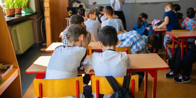 Українських дітей у Польщі з листопада безплатно готуватимуть до 1 класу. Як взяти участь в програмі