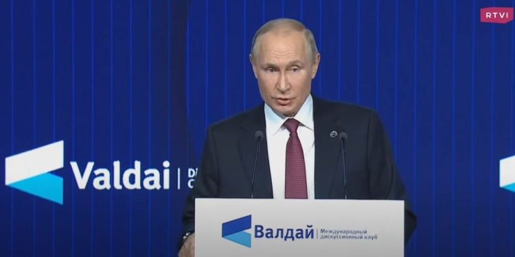 Чергова маячня і рука, як в покійника. Що і для чого наговорив Путін (ВІДЕО)