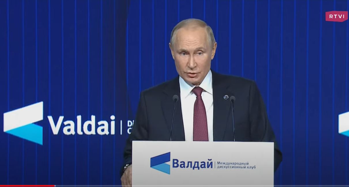 Чергова маячня і рука, як в покійника. Що і для чого наговорив Путін (ВІДЕО)