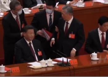 Імператор Сі та його “зірка смерті”. Навіщо глава Китаю вигнав свого попередника з 20-го з’їзду КПК (ВІДЕО)