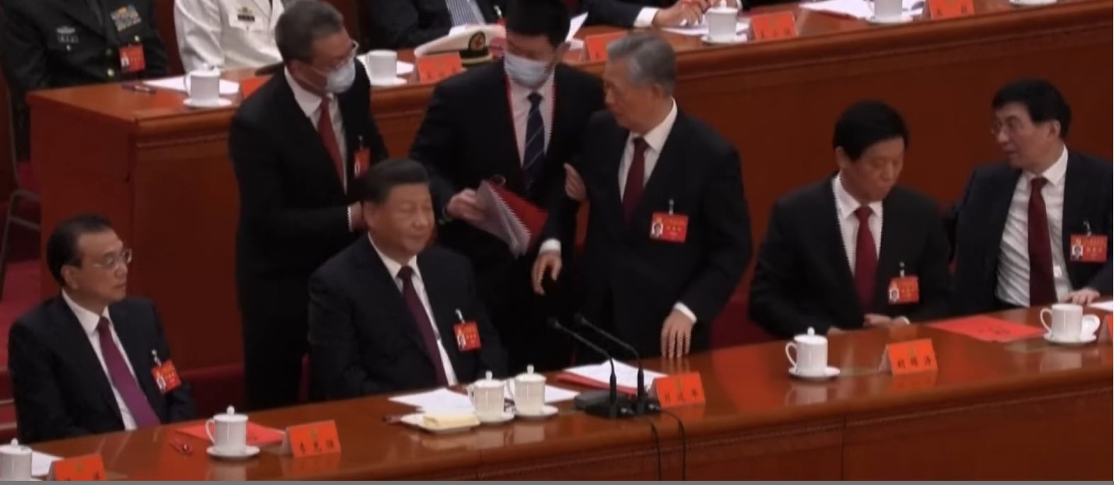 Імператор Сі та його “зірка смерті”. Навіщо глава Китаю вигнав свого попередника з 20-го з’їзду КПК (ВІДЕО)