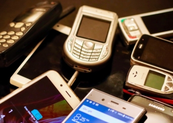 Експерти назвали старі телефони, які не варто викидати – тепер вони на вагу золота (ВІДЕО)