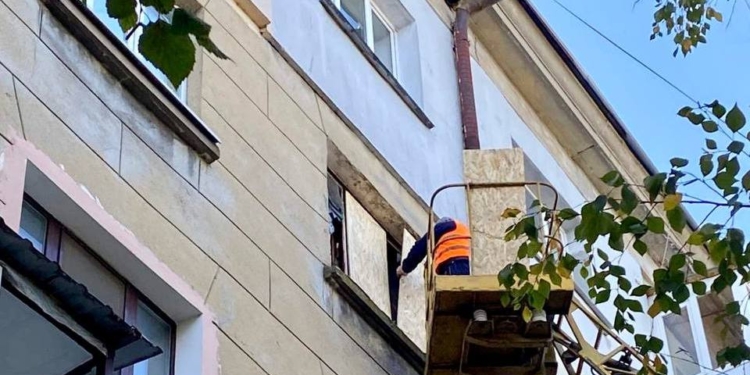 В Миколаєві вже близько 800 пошкоджених російськими обстрілами багатоповерхівок – мер (ФОТО)