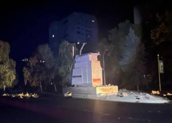 В Миколаєві «ліквідували» пам’ятник радянським міліціонерам (ФОТО)