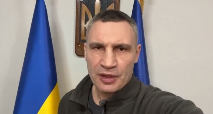 Мер столиці Віталій Кличко закликає киян підготувати необхідні запаси й продумати можливість тимчасового переїзду за місто