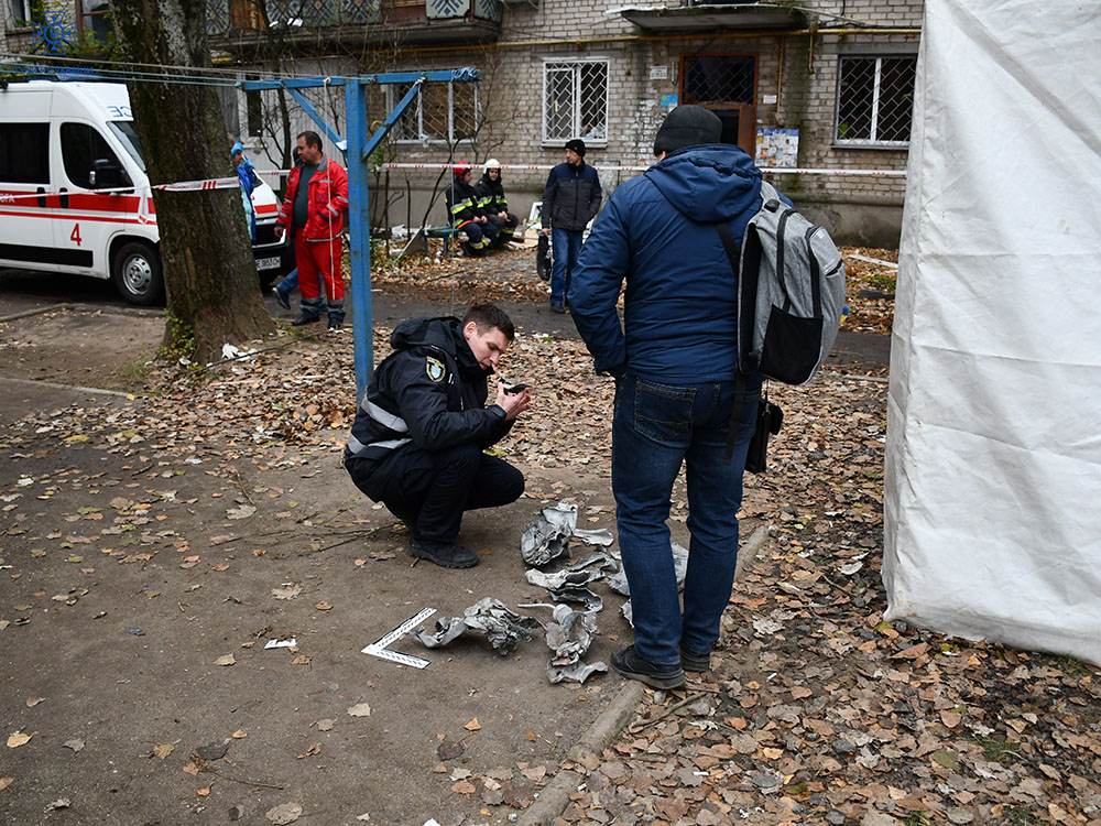 В Миколаєві завершили пошуково-рятувальні роботи на місці зруйнованої російською ракетою п’ятиповерхівки (ФОТО, ВІДЕО) 22