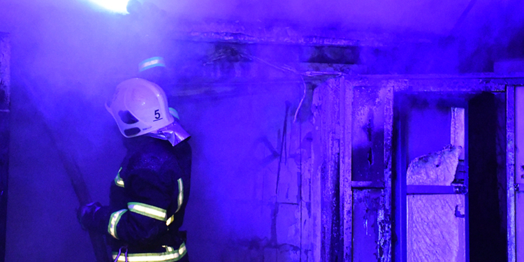 В Миколаєві протягом доби вогнеборці ліквідували три «мирних» пожежі (ФОТО)