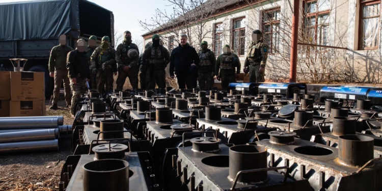 П’ятий президент України побував на Миколаївщині – привіз захисникам Півдня генератори та «буржуйки» (ФОТО)