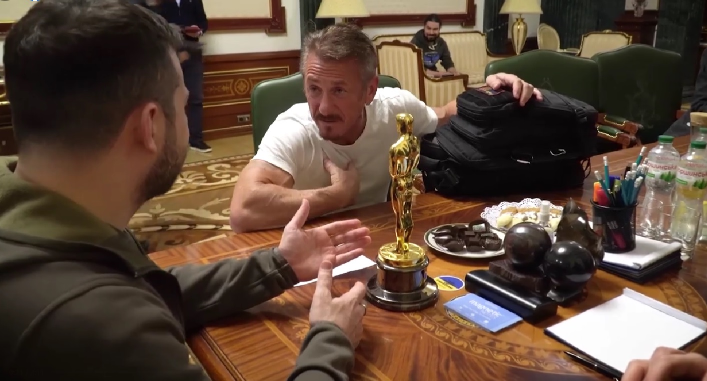 Актор Шон Пенн вручив Зеленському свій «Оскар» (ВІДЕО)