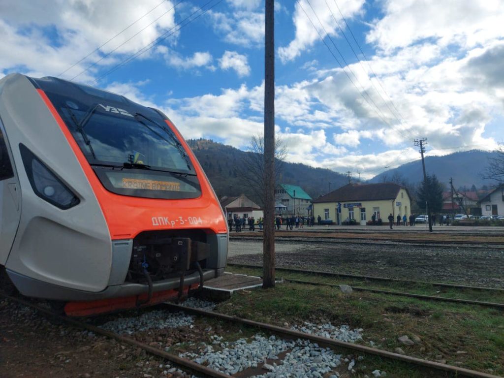 Укрзалізниця здійснила перший пробний заїзд на відновленій ділянці Рахів - Ділове - Валя-Вішеулуй (ФОТО, ВІДЕО) 2