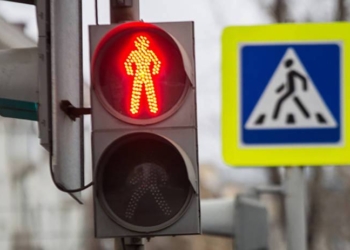 В Миколаєві в комендантську годину світлофори функціонуватимуть в режимі попереджувального миготіння