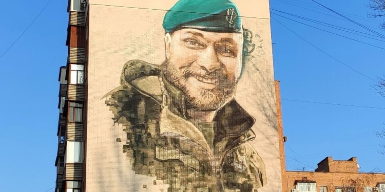 У Полтаві відкрили 20-метровий мурал Герою України миколаївському морпіху Сергію «Волині» Волинському (ФОТО)