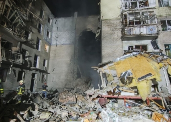 Внаслідок нічної ракетної атаки по Миколаєву зруйновано п’ятиповерхівку. Вже відомо про 2 загиблих і 2 поранених (ДОДАНО ФОТО)