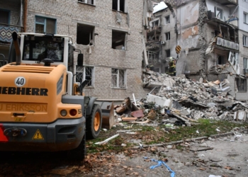 Внаслідок нічної ракетної атаки по Миколаєву зруйновано п’ятиповерхівку. Вже відомо про 2 загиблих і 2 поранених (ДОДАНО ФОТО)