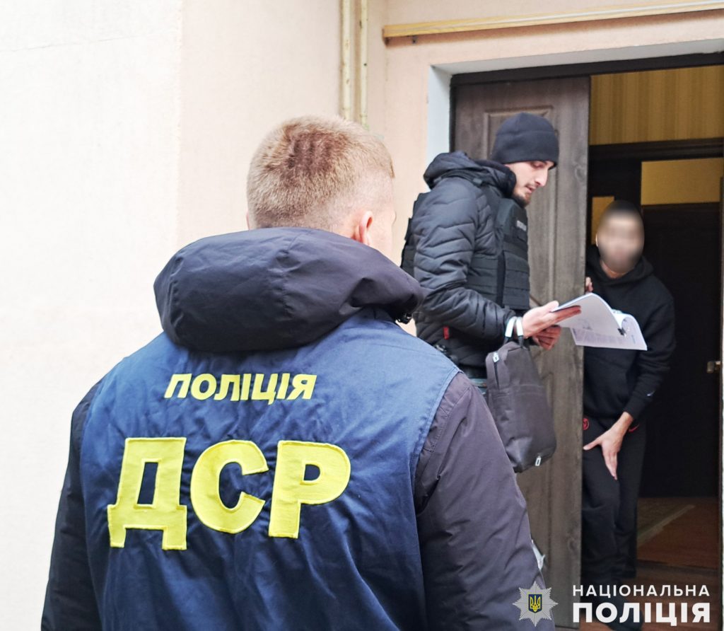 В Миколаєві поліцейські викрили угруповання шахраїв на привласненні більше 5 мільйонів гривень банку (ФОТО) 1