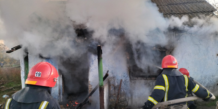 Чотири пожежі та одна ДТП – де минулої доби працювали рятувальники Миколаївщини (ФОТО)