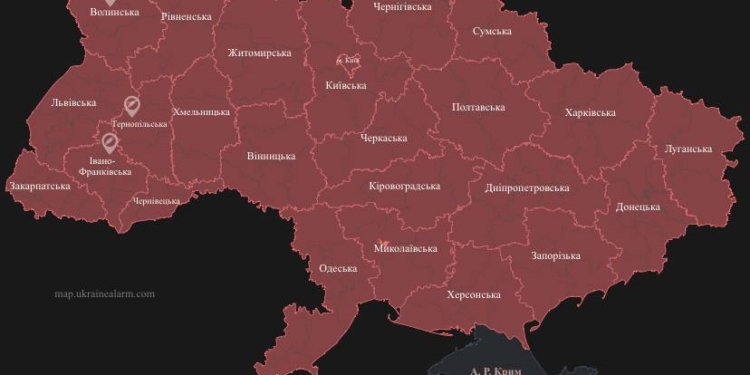 Масована ракетна атака по Україні: росіяни б’ють по житлових будинках та об’єктах критичної інфраструктури. Почались екстрені відключення світла (ВІДЕО)