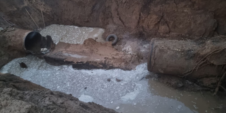 В Миколаєві і завтра з водою будуть проблеми: 6 метрів труби водопровідній мережі зруйновано вщент