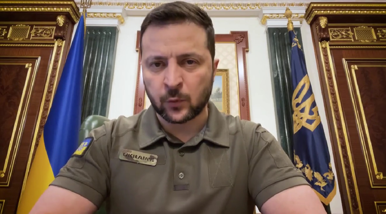 «Треба поставити терориста на місце!» – Зеленський про масований ракетний удар по Україні і російські ракети в Польщі (ВІДЕО)