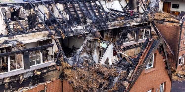 В підпалі готелю в Німеччині, в якому жили українські біженці, підозрюють пожежного-добровольця