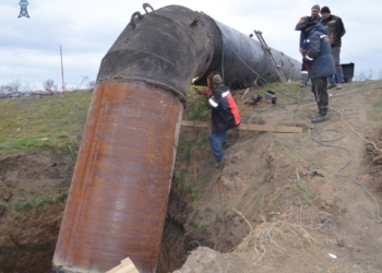 Ремонт водогону Дніпро-Миколаїв: вже встановлено 3 метри труби та 3 кути повороту, до місця їдуть нові труби (ФОТО)