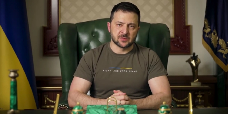 «Кожен російський воєнний злочин, кожен їхній терористичний удар отримає свою юридичну відповідь. Сьогоднішнє рішення в Гаазі це доводить» – Зеленський (ВІДЕО)