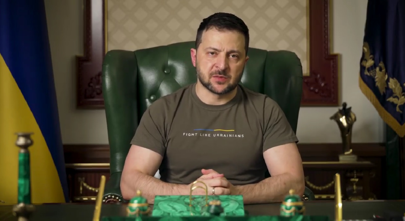 «Кожен російський воєнний злочин, кожен їхній терористичний удар отримає свою юридичну відповідь. Сьогоднішнє рішення в Гаазі це доводить» – Зеленський (ВІДЕО)