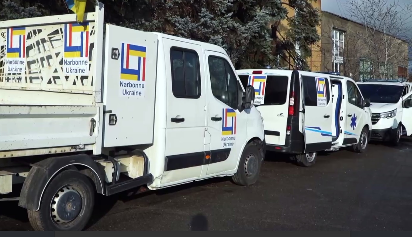 «Швидкі допомоги», багатофункціональне авто та медикаменти, теплий одяг і продукти харчування: Миколаїв отримав допомогу від іноземних партнерів (ВІДЕО)