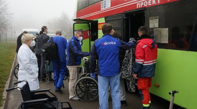 В лікарню Риги прибула вже друга група поранених українських військових – їм нададуть багатопрофільну меддопомогу