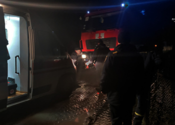 На Миколаївщині рятувальники вночі витягли з багнюки «швидку допомогу» з пацієнтом