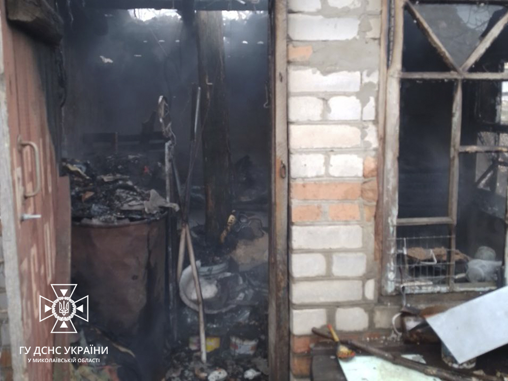 На Миколаївщині за добу було дві «мирні» пожежі – на одній людина надихалась диму 1