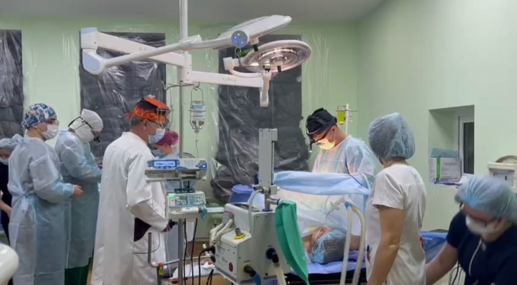 Навіть під час блекауту в лікарнях України продовжувались складні операції - МОЗ 1